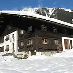 Haus Lucas Tschofen
