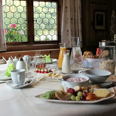 Alojamento de Acomodação e Pequeno-almoço Haus Lucas Tschofen 3*