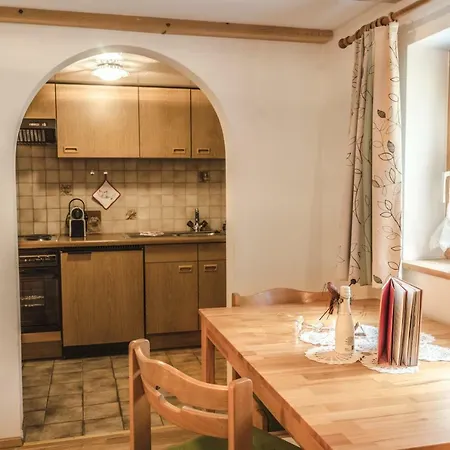 Alojamento de Acomodação e Pequeno-almoço Haus Lucas Tschofen 3*