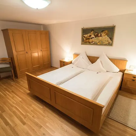 豪斯卢卡斯楚芬酒店 住宿加早餐酒店 3*