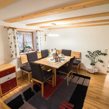 Haus Lucas Tschofen Apartment