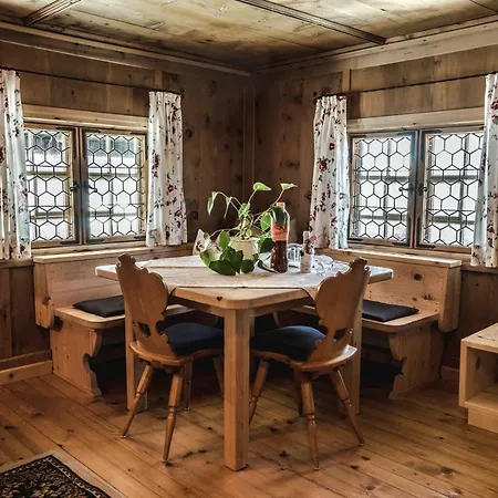 豪斯卢卡斯楚芬酒店