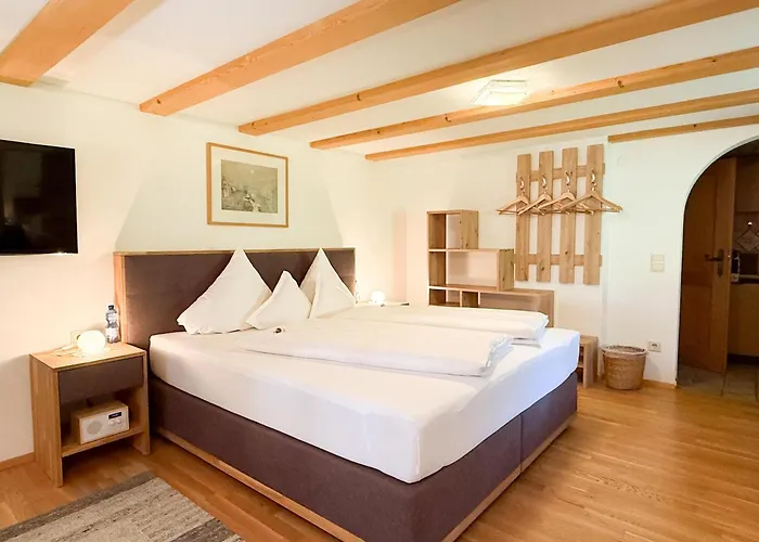 Bed & Breakfast Haus Lucas Tschofen