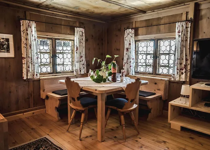 Haus Lucas Tschofen Bed & Breakfast 3*