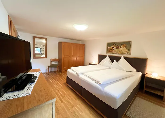 Haus Lucas Tschofen Bed & Breakfast